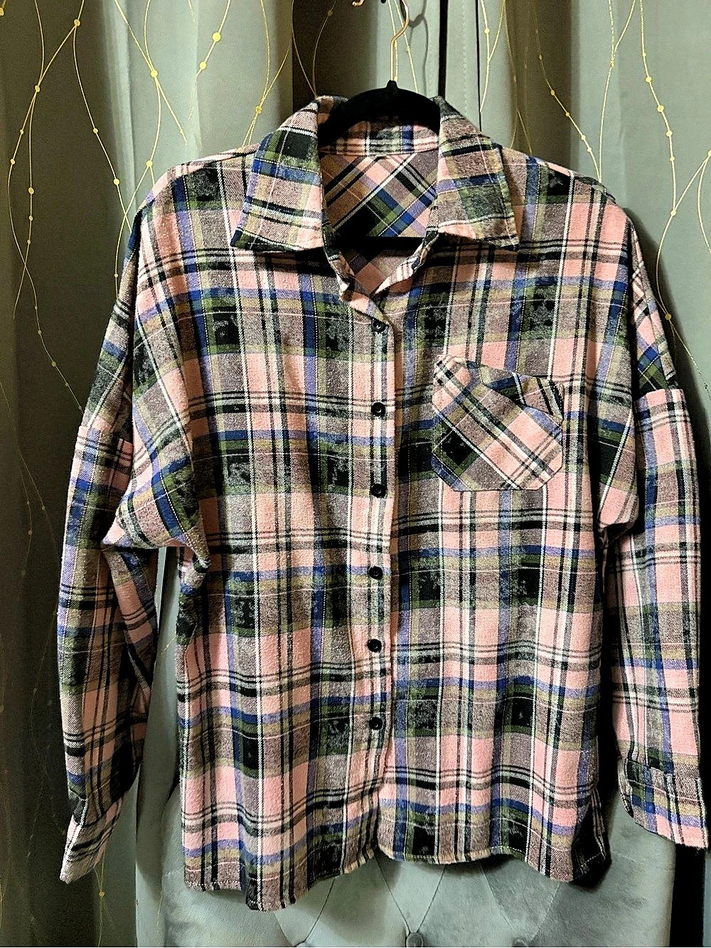 Plaid Button Down Shirt in Pink & Green Size Medium Like New